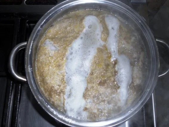 Rezept: Anleitung zum KLÄREN von Hühnerbrühe - für "Ostpr. Festtagssuppe" (Rzpt. um 1910) Bild Nr. 6 Anleitung zum KLÄREN von Hühnerbrühe - für "Ostpr. Festtagssuppe" (Rzpt. um 1910) - Rezept - Bild Nr. 6