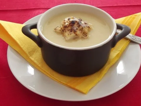 Rezept: Festliches weisses Zwiebelsüppchen Festliches weisses Zwiebelsüppchen - Rezept