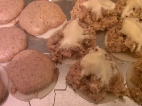 Edle Makronen mit Nuss - Rezept