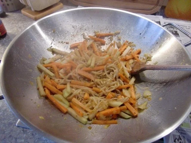 Scharfe Reisnudeln mit Hackfleisch aus dem Wok - Rezept - Bild Nr. 10