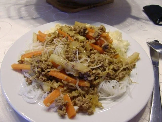 Scharfe Reisnudeln mit Hackfleisch aus dem Wok - Rezept