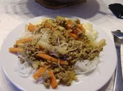 Scharfe Reisnudeln mit Hackfleisch aus dem Wok - Rezept