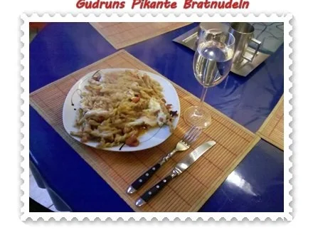 Nudeln: Bratnudeln mit Paprika, Käse und Speck - Rezept - Bild Nr. 7