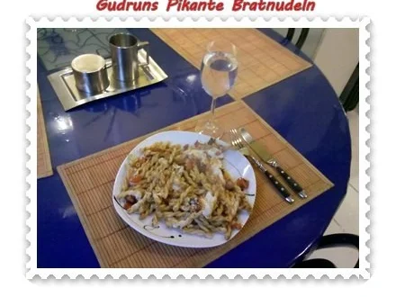 Nudeln: Bratnudeln mit Paprika, Käse und Speck - Rezept - Bild Nr. 8