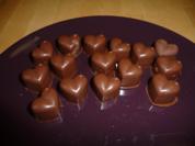 Nougatpralinen mit Haselnusskrokant - Rezept