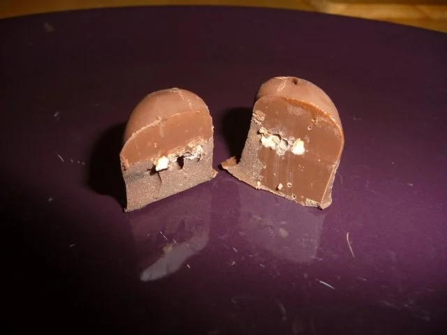 Rezept: Nougatpralinen mit Haselnusskrokant Bild Nr. 2 Nougatpralinen mit Haselnusskrokant - Rezept - Bild Nr. 2