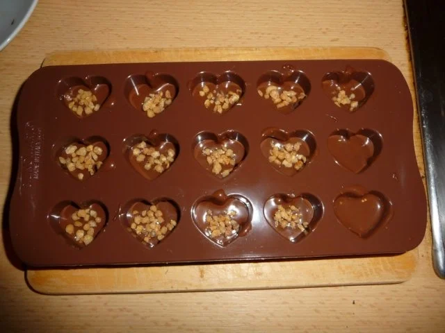 Rezept: Nougatpralinen mit Haselnusskrokant Bild Nr. 5 Nougatpralinen mit Haselnusskrokant - Rezept - Bild Nr. 5