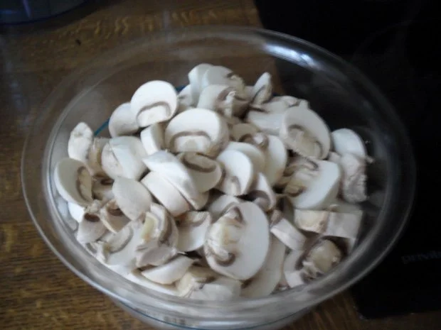 Putenschnitzel gratiniert mit Champignonsoße - Rezept - Bild Nr. 3