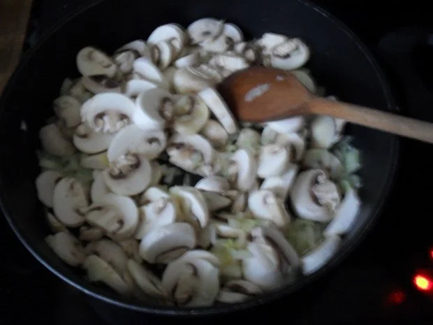 Putenschnitzel gratiniert mit Champignonsoße - Rezept - Bild Nr. 7