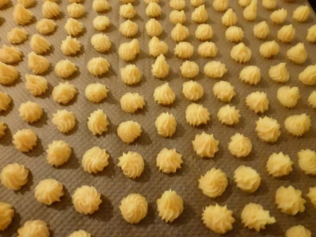 Rezept: Würzige Sylvesterkrönchen, ein Snak für zwischendurch Bild Nr. 4 Würzige Sylvesterkrönchen, ein Snak für zwischendurch - Rezept - Bild Nr. 4