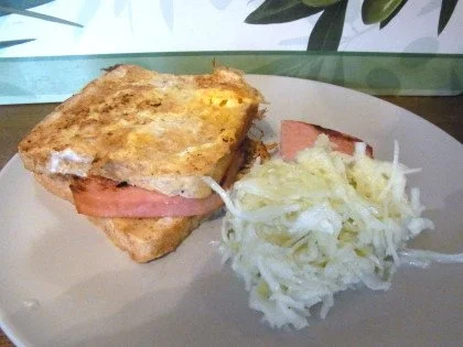 Rezept: Eiertoast mit Leberkäse und Krautsalat Bild Nr. 4 Eiertoast mit Leberkäse und Krautsalat - Rezept - Bild Nr. 4