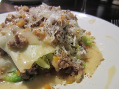 Offene Wirsing-Lasagne  mit gerösteten Walnüssen und Riesling-Bechamel - Rezept