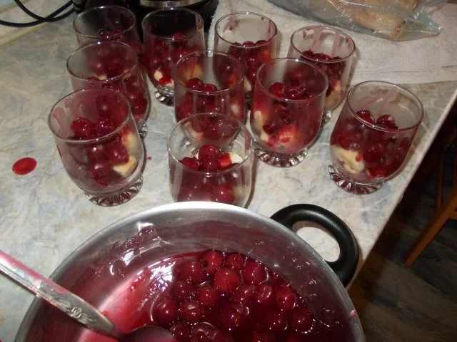 Rezept: Kirsch-Tiramisu im Glas Bild Nr. 3 Kirsch-Tiramisu im Glas - Rezept - Bild Nr. 3