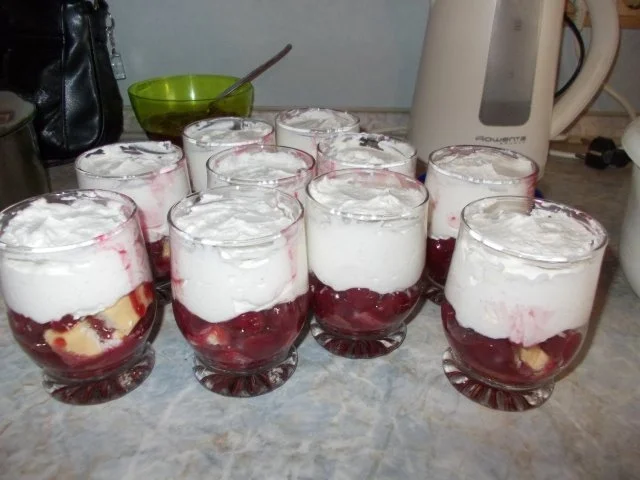 Rezept: Kirsch-Tiramisu im Glas Bild Nr. 6 Kirsch-Tiramisu im Glas - Rezept - Bild Nr. 6