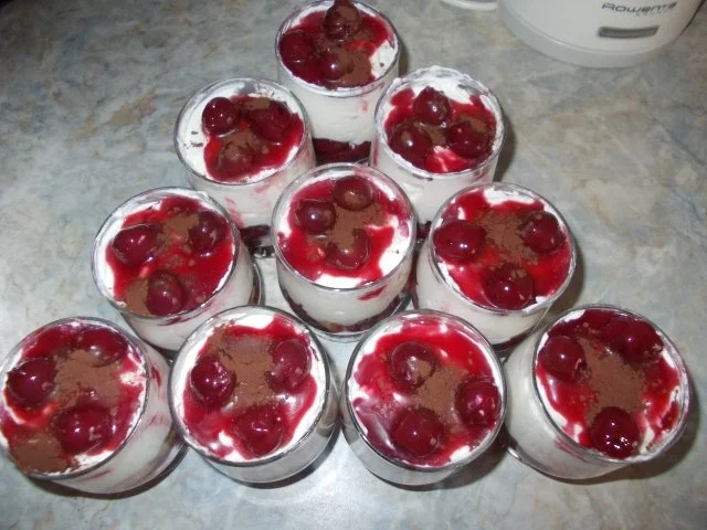 Rezept: Kirsch-Tiramisu im Glas Bild Nr. 7 Kirsch-Tiramisu im Glas - Rezept - Bild Nr. 7