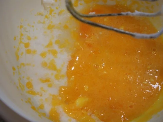 Backen: Schneller Orangen-Biskuit als Basis für Desserts oder kleine Törtchen - Rezept - Bild Nr. 2