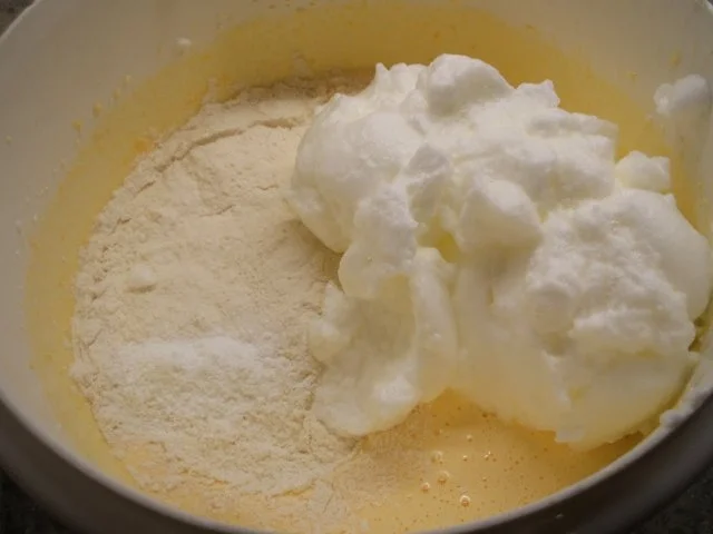 Backen: Schneller Orangen-Biskuit als Basis für Desserts oder kleine Törtchen - Rezept - Bild Nr. 5