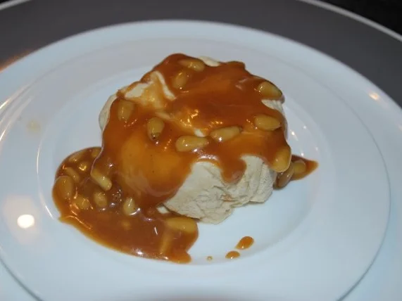 Bratapfelparfait mit Pinienkernkaramell - Rezept - Bild Nr. 3