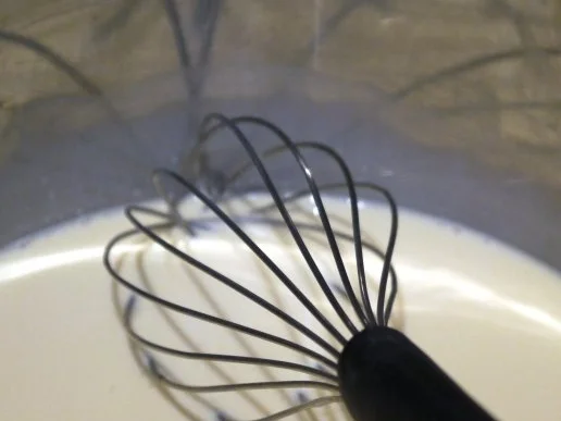 Rezept: Pistazienmousse in Orangen-Krokant-Schälchen, dazu Himbeersauce Bild Nr. 11 Pistazienmousse in Orangen-Krokant-Schälchen, dazu Himbeersauce - Rezept - Bild Nr. 11