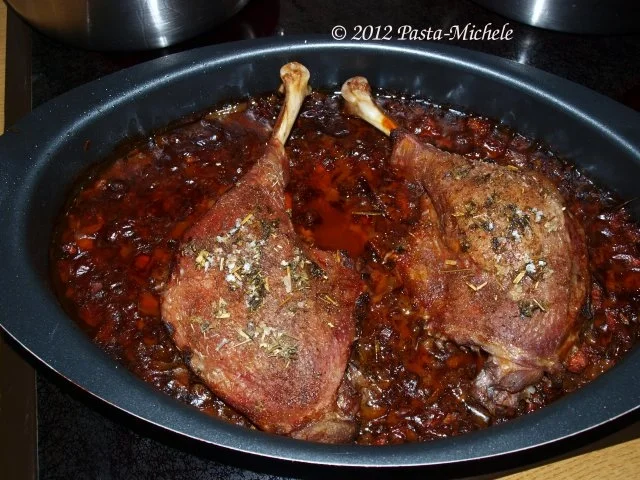 Rezept: Gänsekeulen nach pommerscher Art mit Backpflaumensauce Bild Nr. 4 Gänsekeulen nach pommerscher Art mit Backpflaumensauce - Rezept - Bild Nr. 4