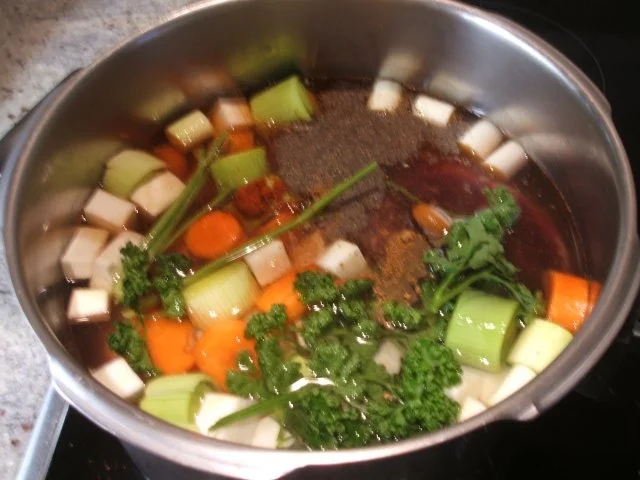 Suppen: Feine Rinderbrühe - Rezept