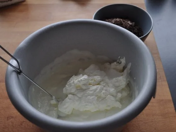 Rezept: Pfirsich-Stracciatella-Creme Bild Nr. 10 Pfirsich-Stracciatella-Creme - Rezept - Bild Nr. 10