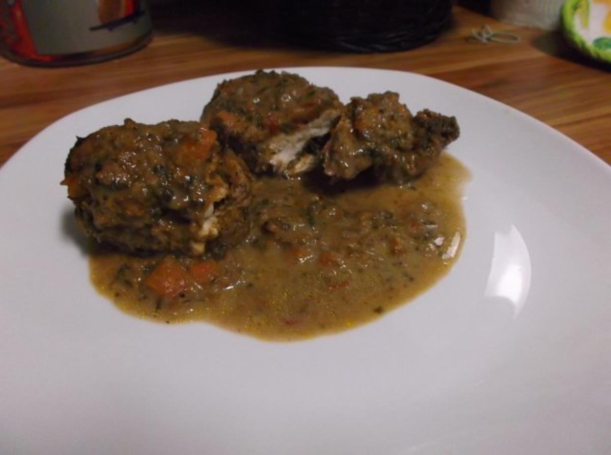 Putenbrustfiletröllchen mit Kräuterfüllung - Rezept