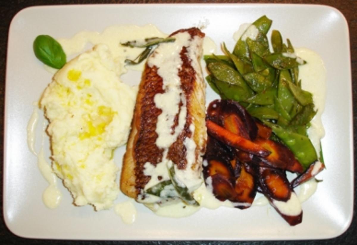 Red Snapper Filet mit Gemüse und Butter-Salbei-Sauce - Rezept By ...