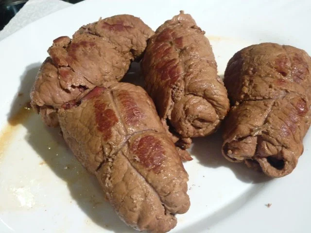 Rezept: Hirschrouladen klassischer Art, aber ohne Alkohol Bild Nr. 6 Hirschrouladen klassischer Art, aber ohne Alkohol - Rezept - Bild Nr. 6