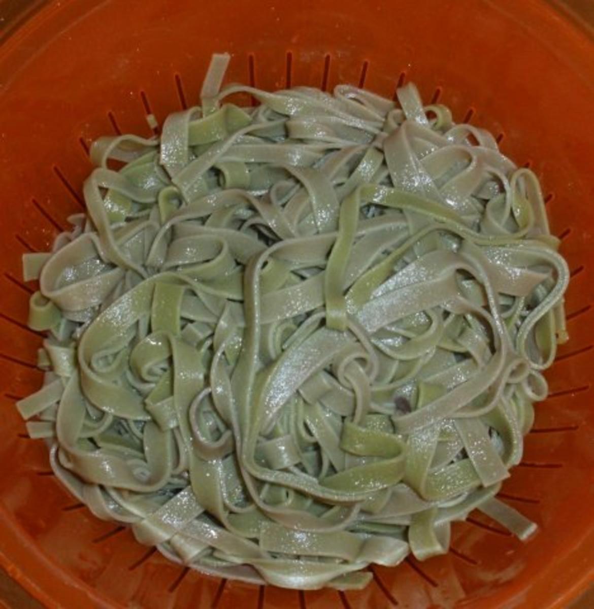 Filet in Champignon-Rahmsoße und Fettuccine agli Spinaci - Rezept - Bild Nr. 13
