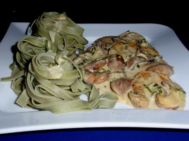 Rezept: Filet in Champignon-Rahmsoße und Fettuccine agli Spinaci Bild Nr. 17 Filet in Champignon-Rahmsoße und Fettuccine agli Spinaci - Rezept - Bild Nr. 17