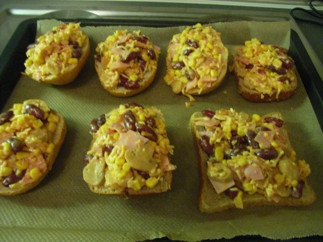 Rezept: Pizzabrötchen /Toast Mexicana Bild Nr. 4 Pizzabrötchen /Toast Mexicana - Rezept - Bild Nr. 4