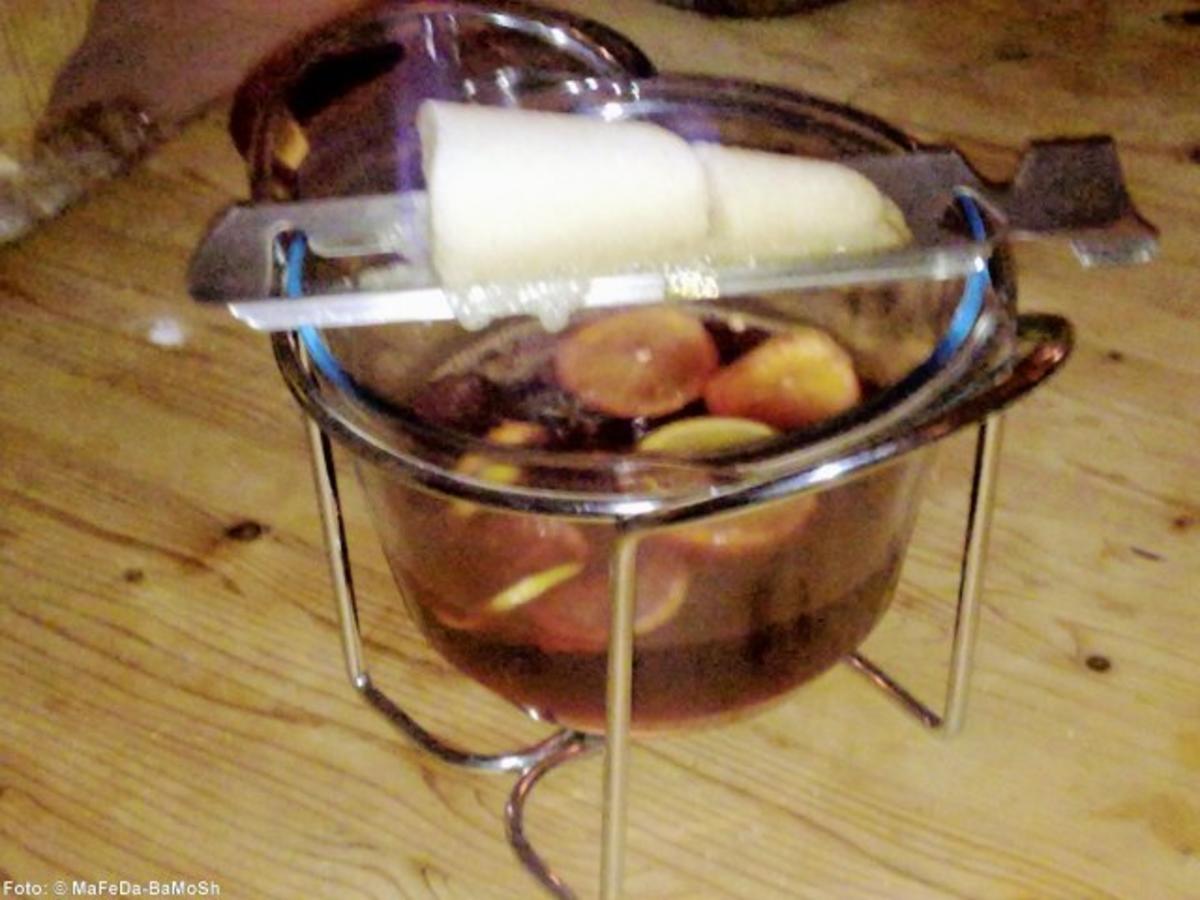 Bilder für Feuerzangenbowle Die gab es bei uns am 1. Weihnachtsfeiertag, statt Kaffee. Rezept