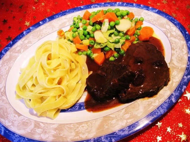 Frühlingszwiebeln mit Möhren und Erbsen ... - Rezept