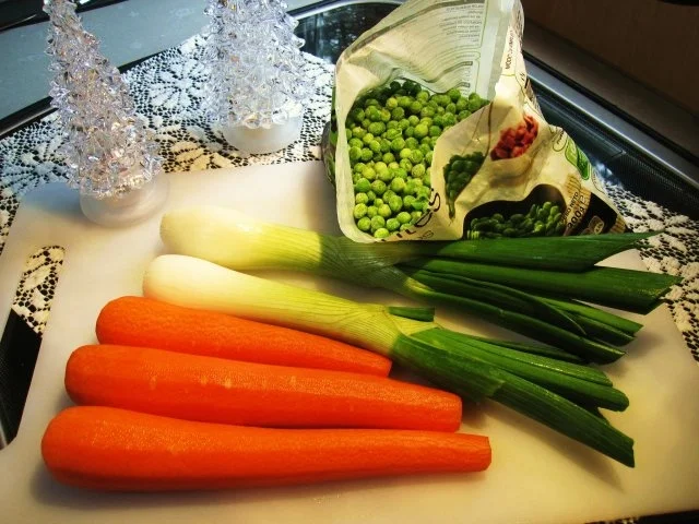 Frühlingszwiebeln mit Möhren und Erbsen ... - Rezept - Bild Nr. 2