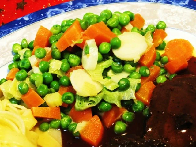 Frühlingszwiebeln mit Möhren und Erbsen ... - Rezept - Bild Nr. 5