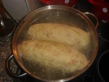 Rezept: Böhmische Semmelknödel Böhmische Semmelknödel - Rezept