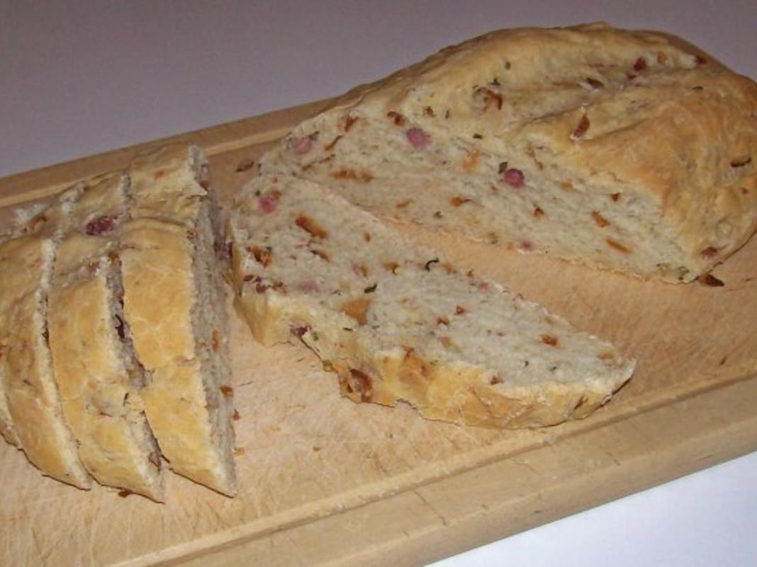 Zwiebel Schinken Brot - einfach - 233 kcal/100g