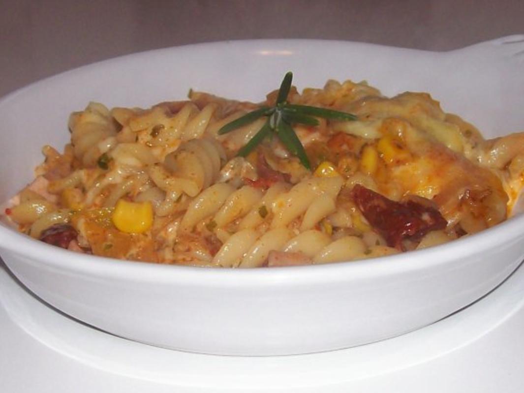 Pikanter Nudel Gemüse Auflauf mit Raclette Käse - einfach - 114 kcal/100g