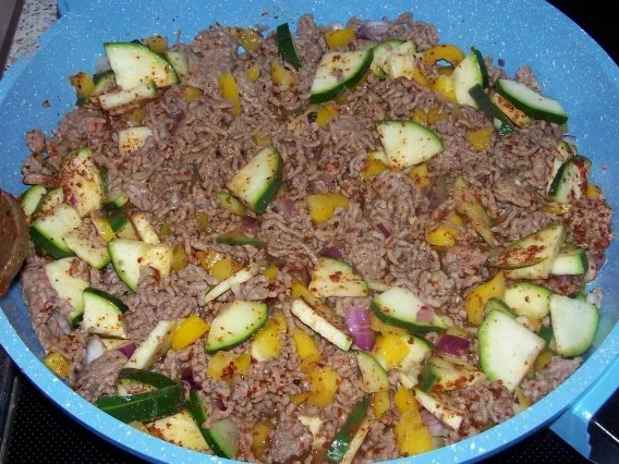 Rezept: Rustikale Hackfleisch-Zucchini-Quiche mit Feta Bild Nr. 6 Rustikale Hackfleisch-Zucchini-Quiche mit Feta - Rezept - Bild Nr. 6