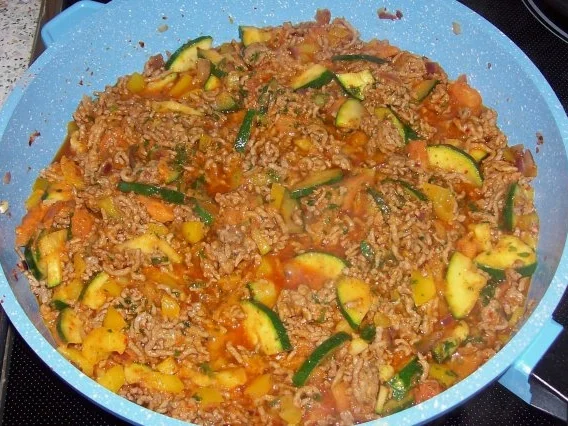 Rezept: Rustikale Hackfleisch-Zucchini-Quiche mit Feta Bild Nr. 7 Rustikale Hackfleisch-Zucchini-Quiche mit Feta - Rezept - Bild Nr. 7