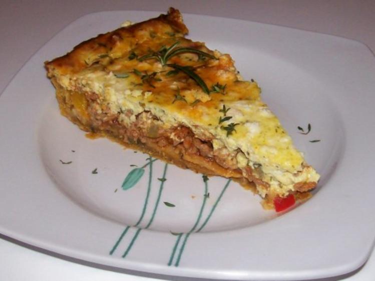 Rustikale Hackfleisch-Zucchini-Quiche mit Feta - Rezept - kochbar.de