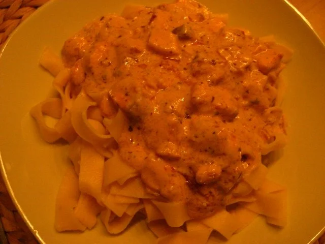 Rezept: Bandnudeln mit Lachswürfel Bandnudeln mit Lachswürfel - Rezept