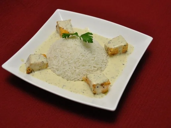 Rezept: Lachs in Zitronensoße mit Jasminreis Lachs in Zitronensoße mit Jasminreis - Rezept