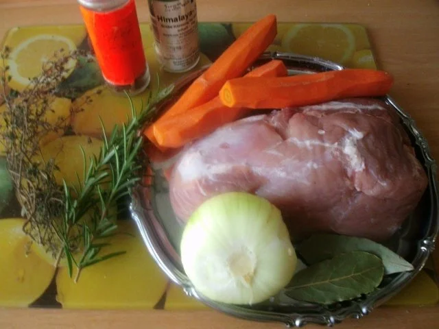 Rezept: Schweinebraten mit Möhrenfüllung Bild Nr. 4 Schweinebraten mit Möhrenfüllung - Rezept - Bild Nr. 4
