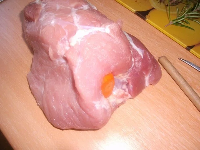 Rezept: Schweinebraten mit Möhrenfüllung Bild Nr. 6 Schweinebraten mit Möhrenfüllung - Rezept - Bild Nr. 6