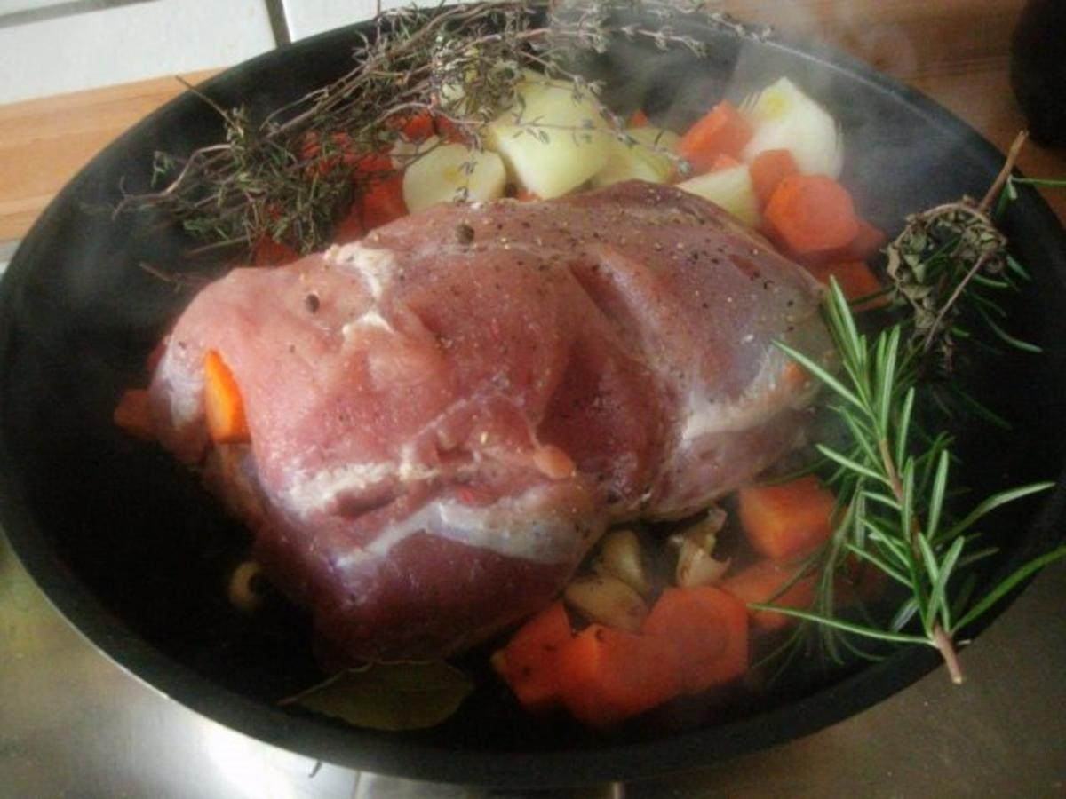 Schweinebraten mit Möhrenfüllung - Rezept - Bild Nr. 7