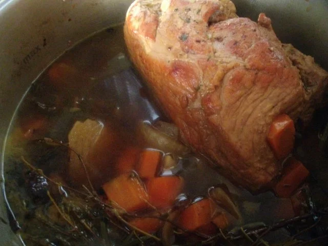 Rezept: Schweinebraten mit Möhrenfüllung Bild Nr. 11 Schweinebraten mit Möhrenfüllung - Rezept - Bild Nr. 11