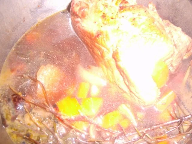 Rezept: Schweinebraten mit Möhrenfüllung Bild Nr. 10 Schweinebraten mit Möhrenfüllung - Rezept - Bild Nr. 10