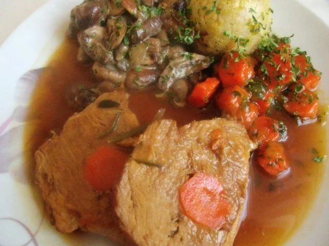 Rezept: Schweinebraten mit Möhrenfüllung Bild Nr. 13 Schweinebraten mit Möhrenfüllung - Rezept - Bild Nr. 13